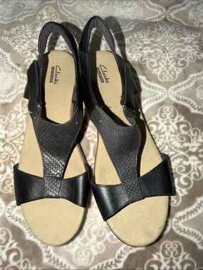Clarks Collection Black Leather Sandals size 12 Medium padded heel strap